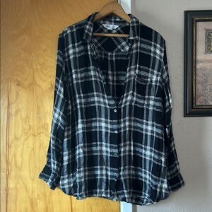 Old Navy, Black Plaid Button-Up Shirt